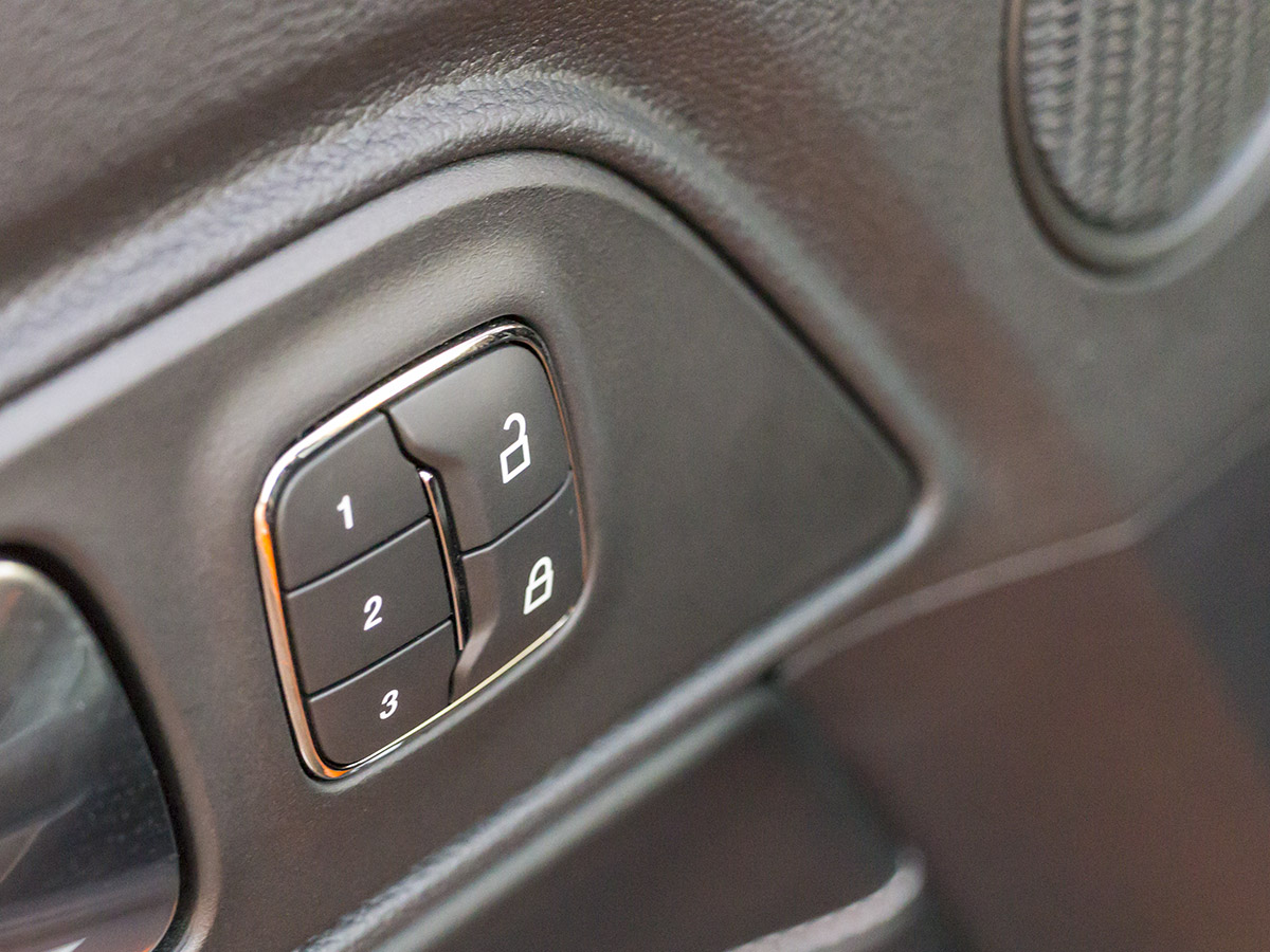 45 2018 Ford Mustang EcoBoost Interior KBB