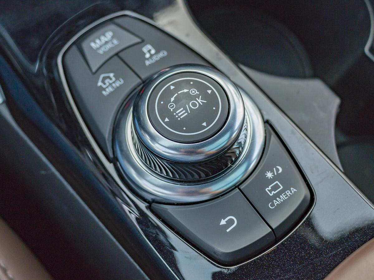 48 2018 Infiniti QX30 Long Term Interior KBB