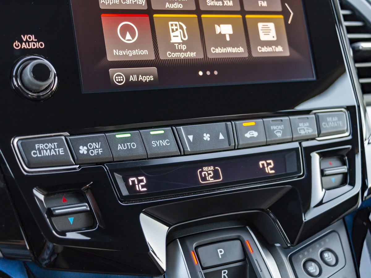 50 2018 Honda Odyssey LT Interior KBB