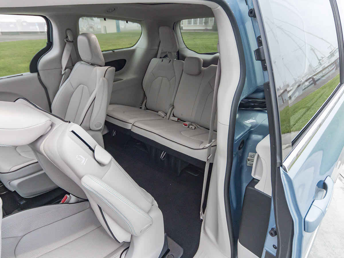 51 2017 Chrysler Pacifica EHybrid Interior KBB