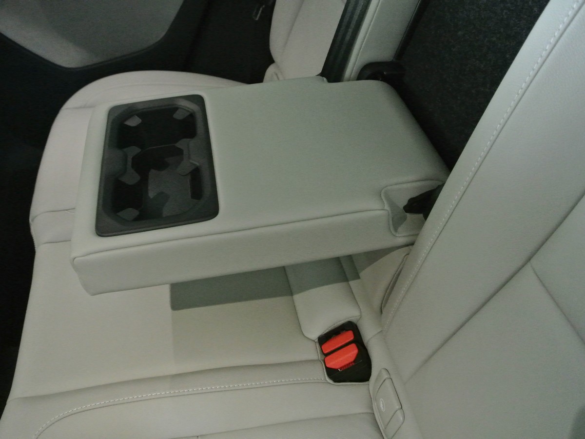 51 2019 Volvo XC40 Long Term