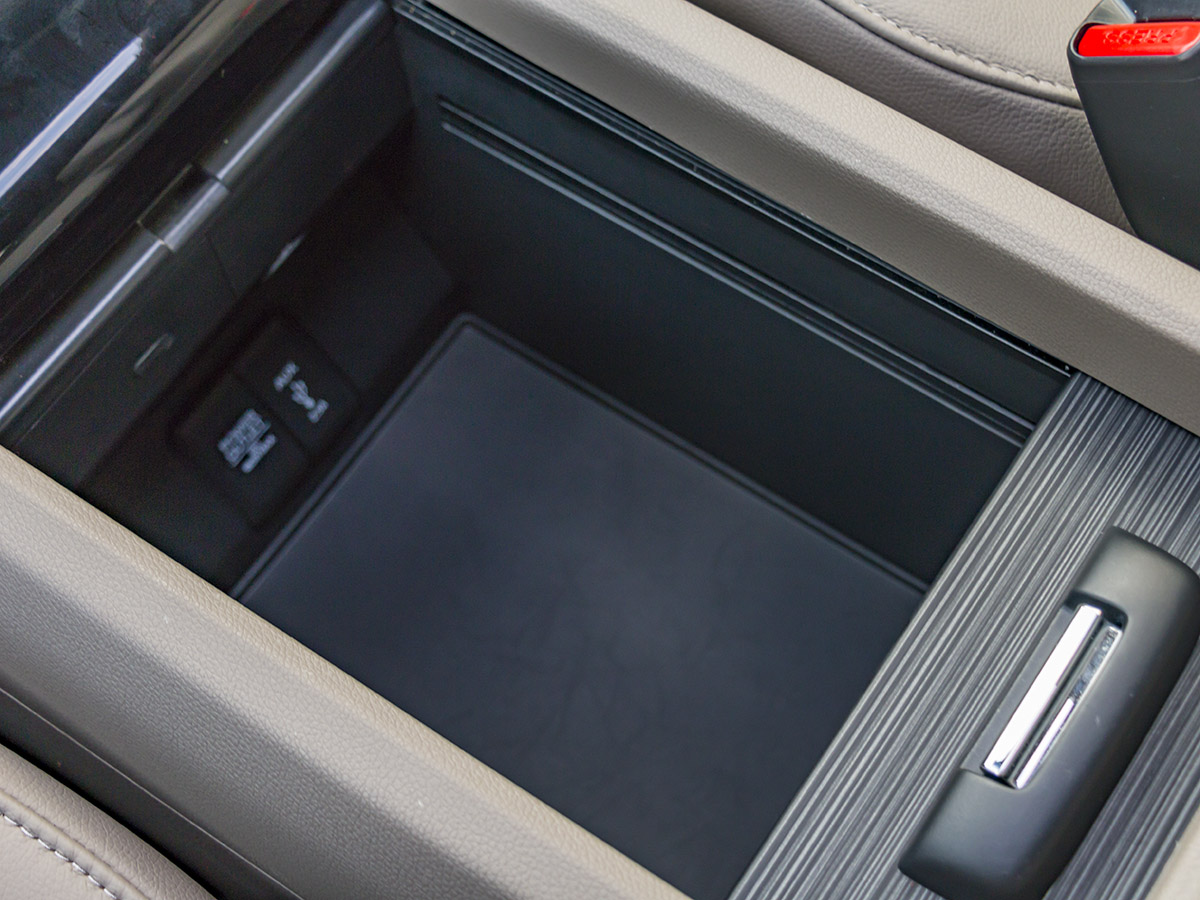 52 2017 Honda Pilot Interior KBB