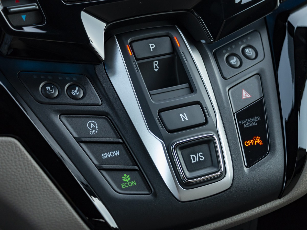 57 2018 Honda Odyssey LT Interior KBB