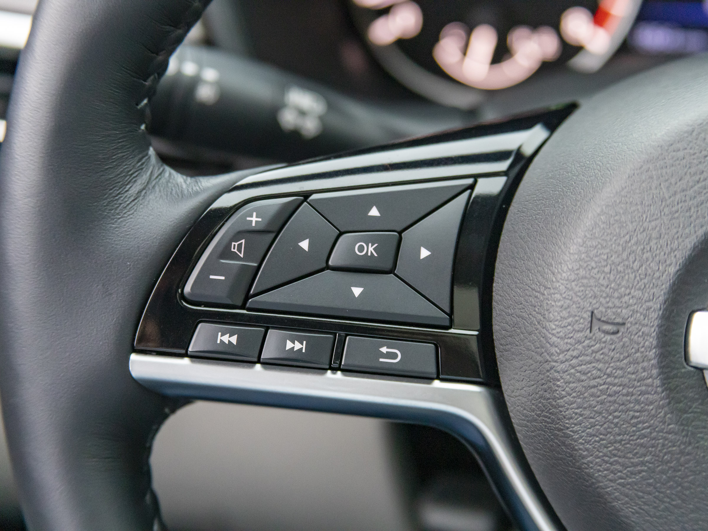 58 2019 Nissan Altima Long Term Interior KBB