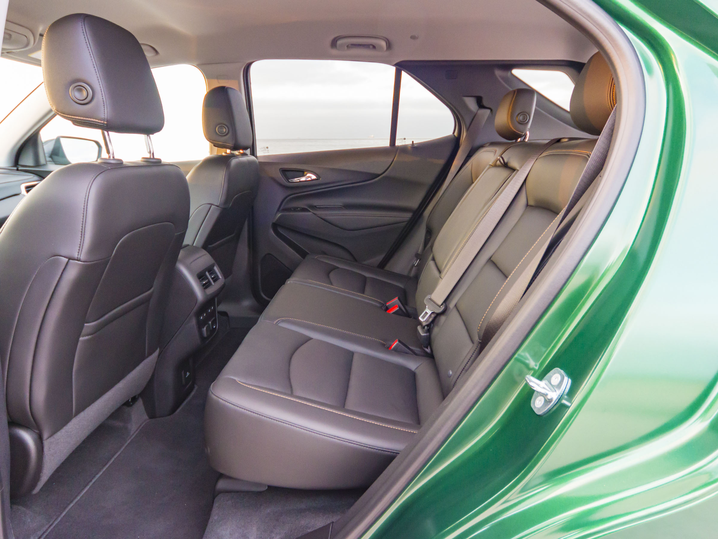 60 2018 Chevrolet Equinox Turbo Interior KBB