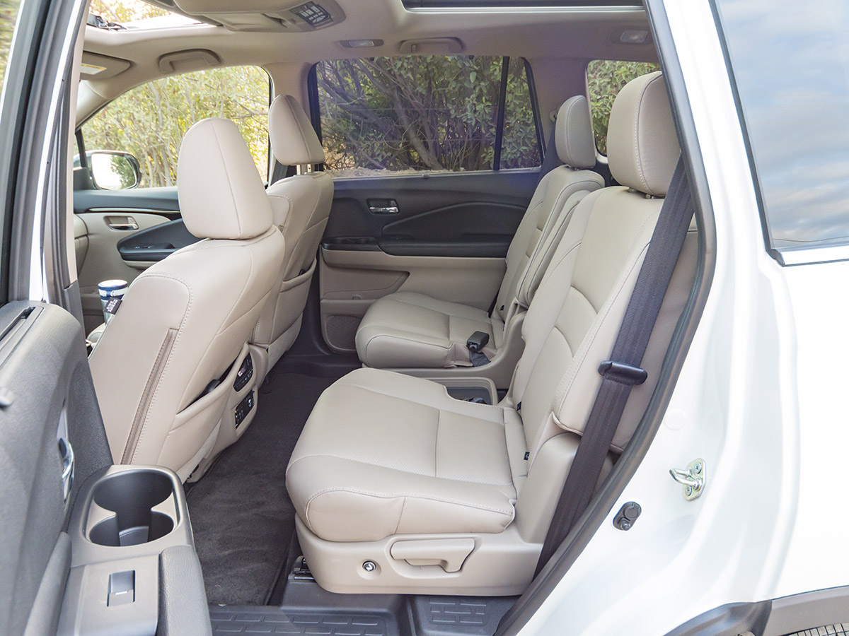 62 2017 Honda Pilot Interior KBB