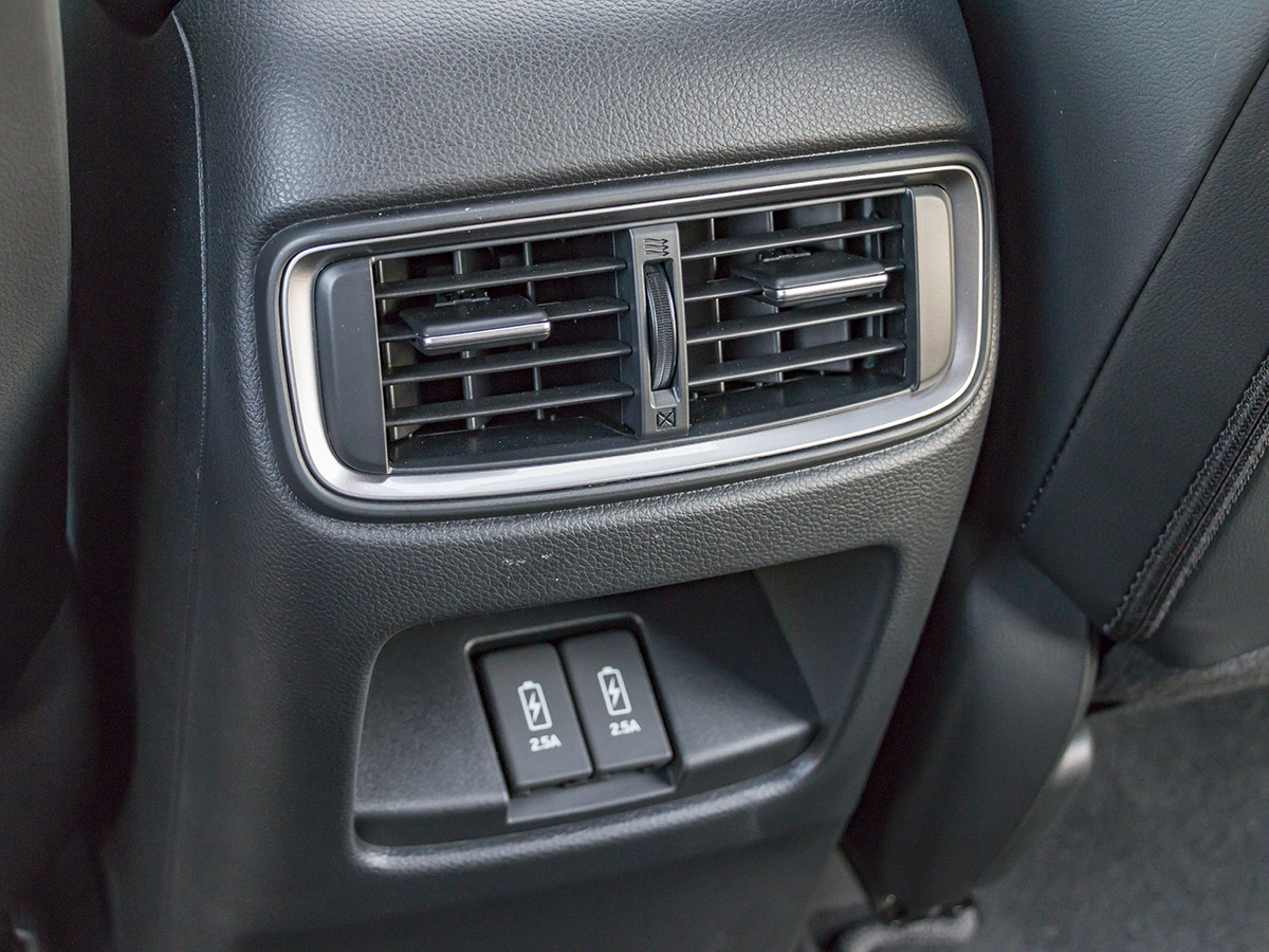 64 2017 Honda CR V Interior BB KBB