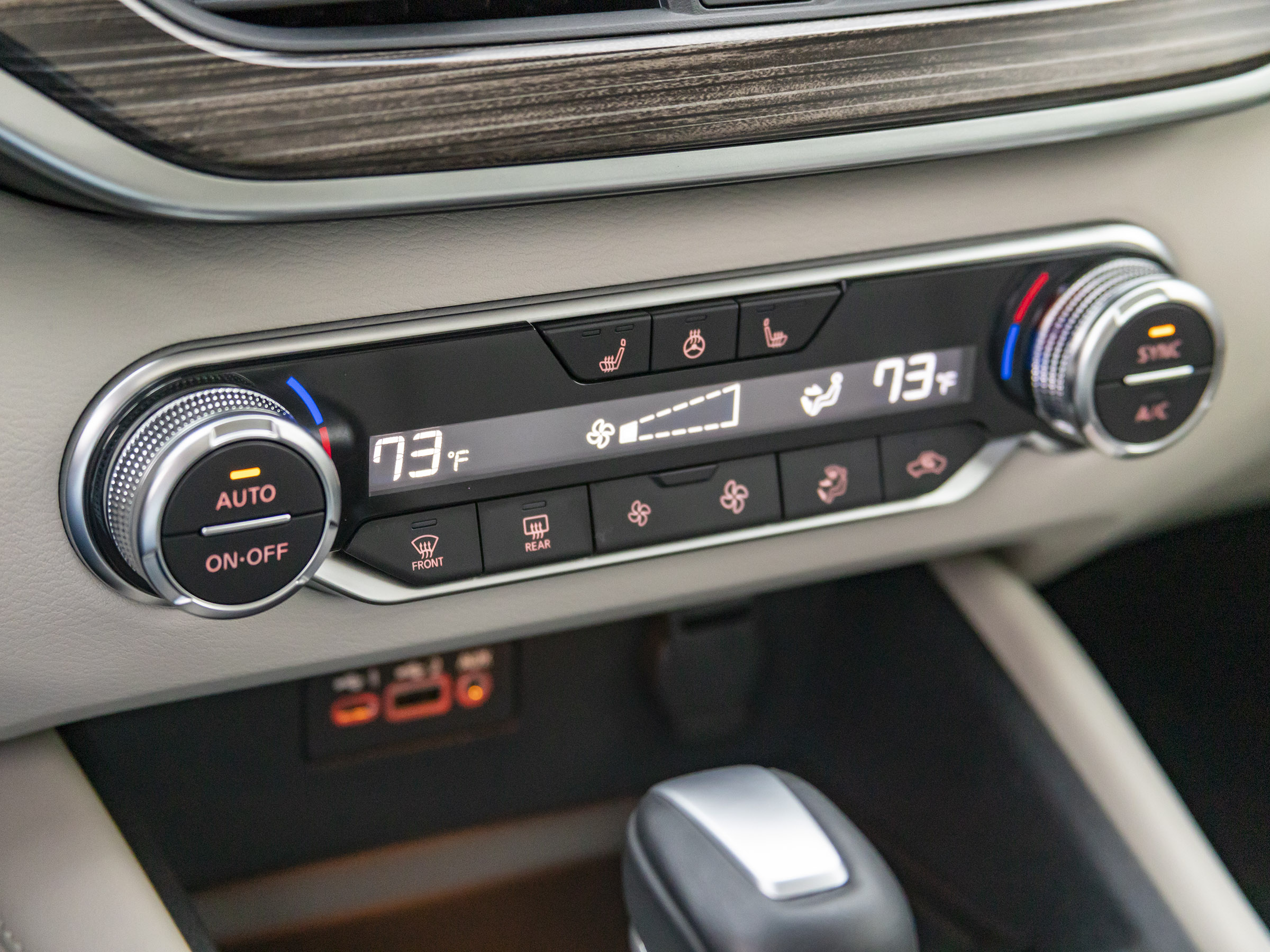 64 2019 Nissan Altima Long Term Interior KBB