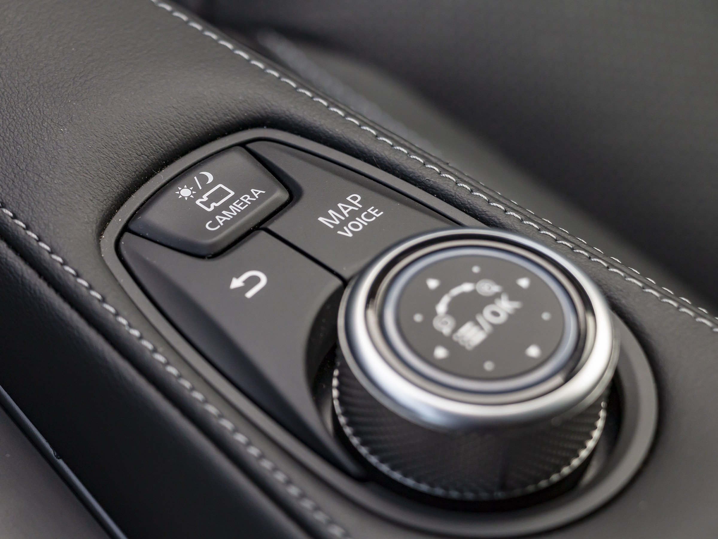65 2019 Infiniti QX50 LT Interior KBB