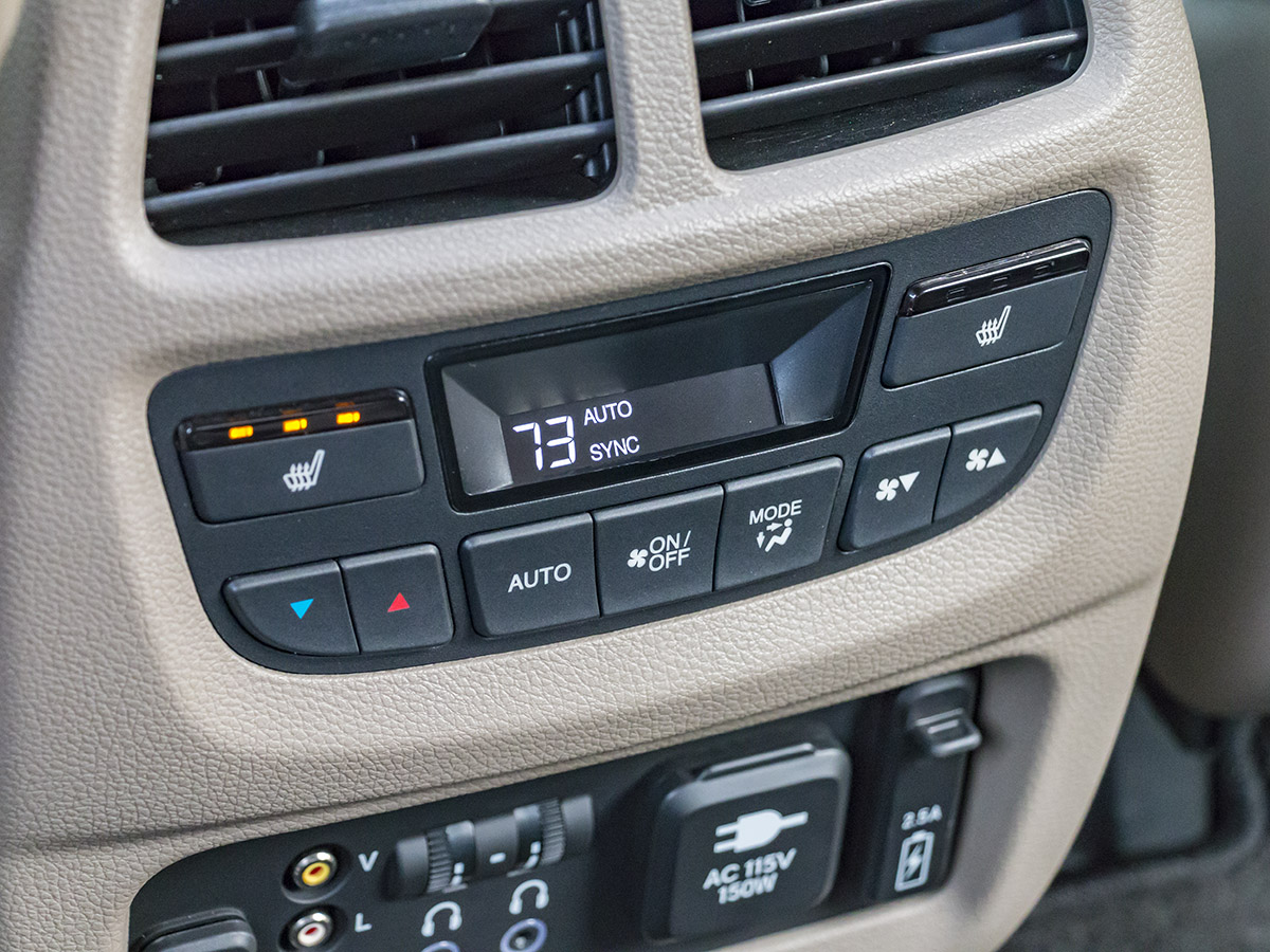 66 2017 Honda Pilot Interior KBB