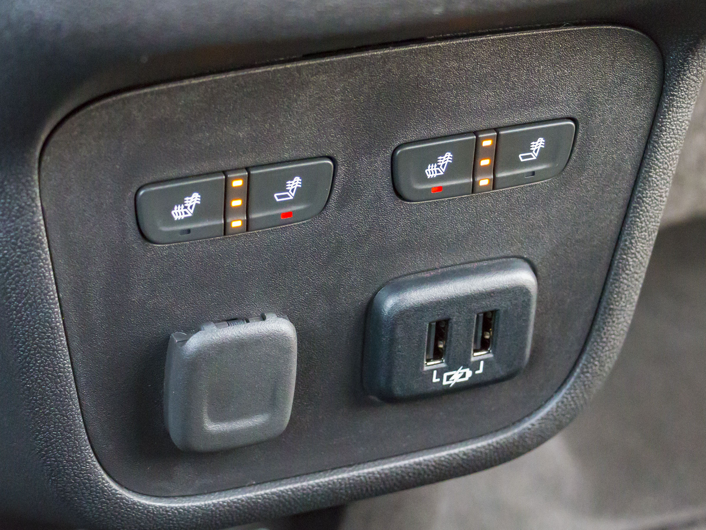 66 2018 Chevrolet Equinox Turbo Interior KBB