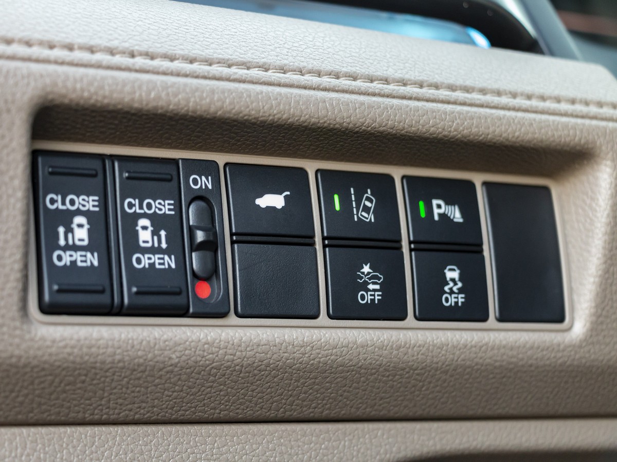 68 2018 Honda Odyssey LT Interior KBB