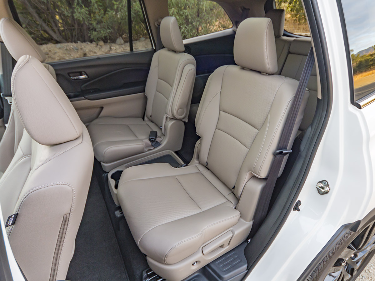 69 2017 Honda Pilot Interior KBB