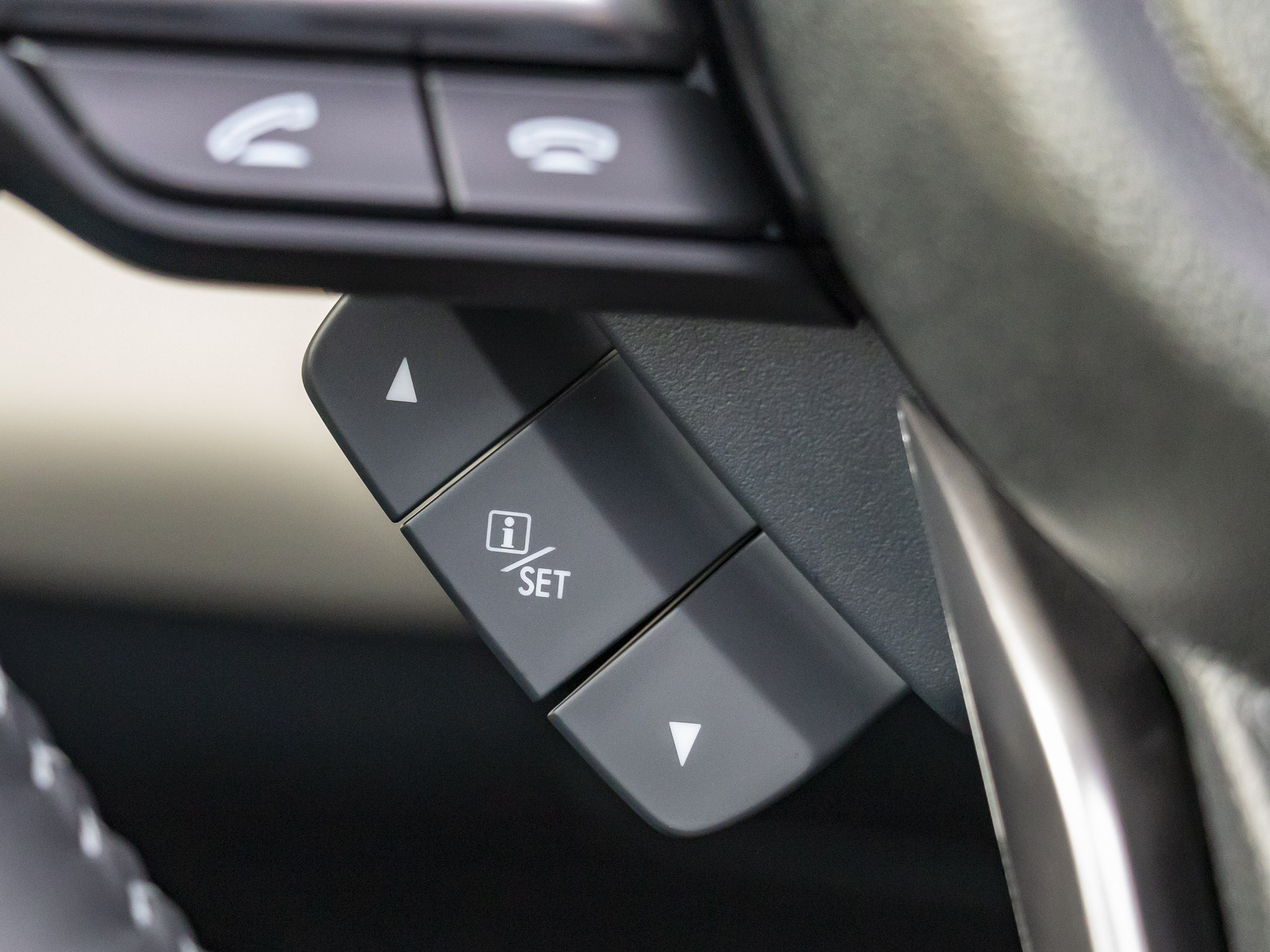 74 2019 Subaru Ascent LT Interior KBB