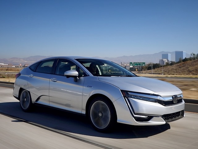 75 2018 Honda Clarity Action Front Bb