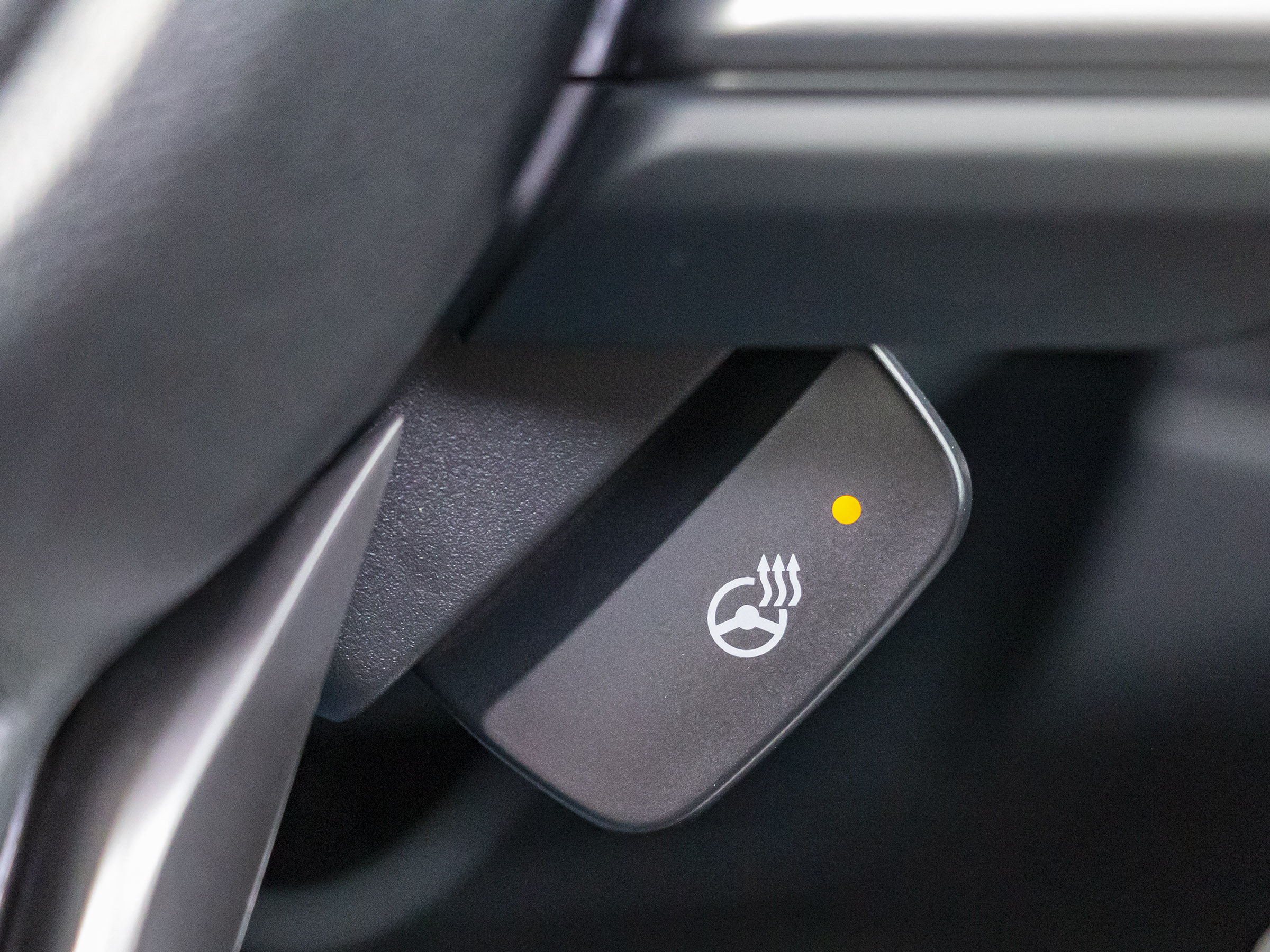 75 2019 Subaru Ascent LT Interior KBB