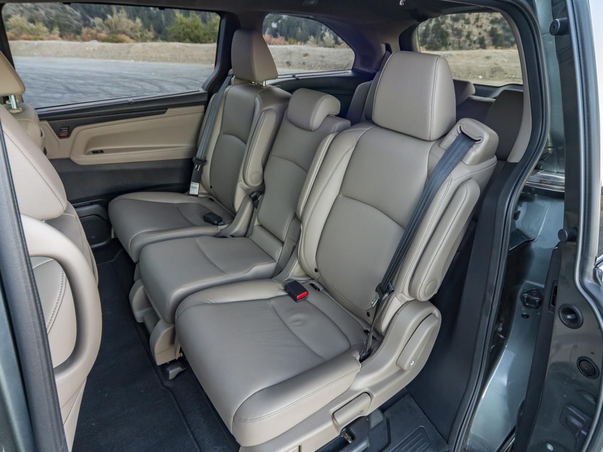 76 2018 Honda Odyssey LT Interior KBB