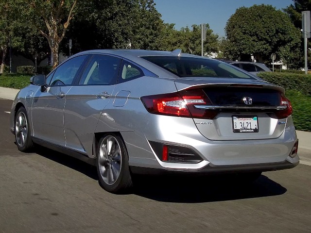 76 2018 Honda Clarity Action Rear Bb