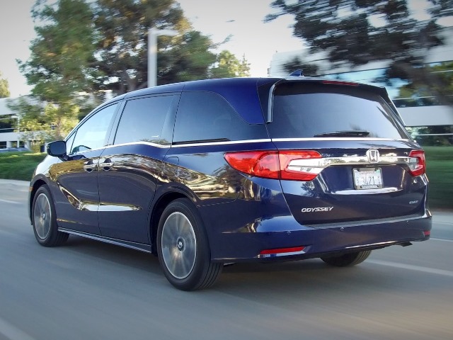 76 2018 Honda Odyssey Rear Action Bb