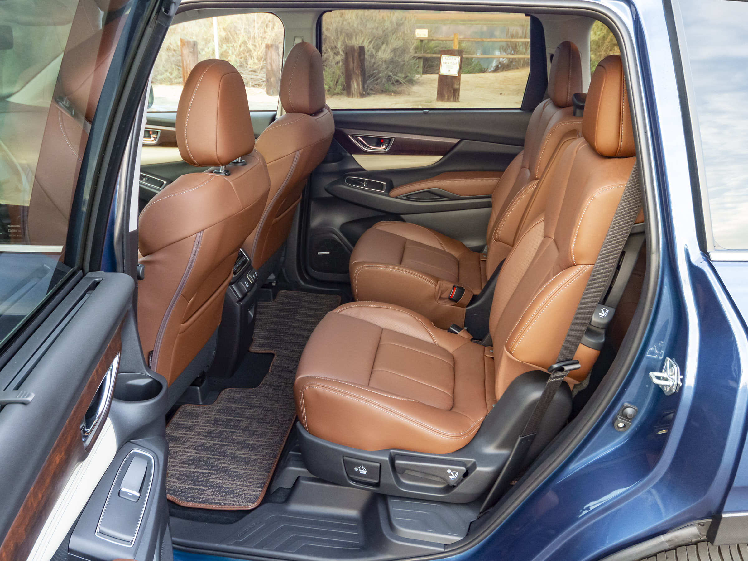91 2019 Subaru Ascent LT Interior KBB
