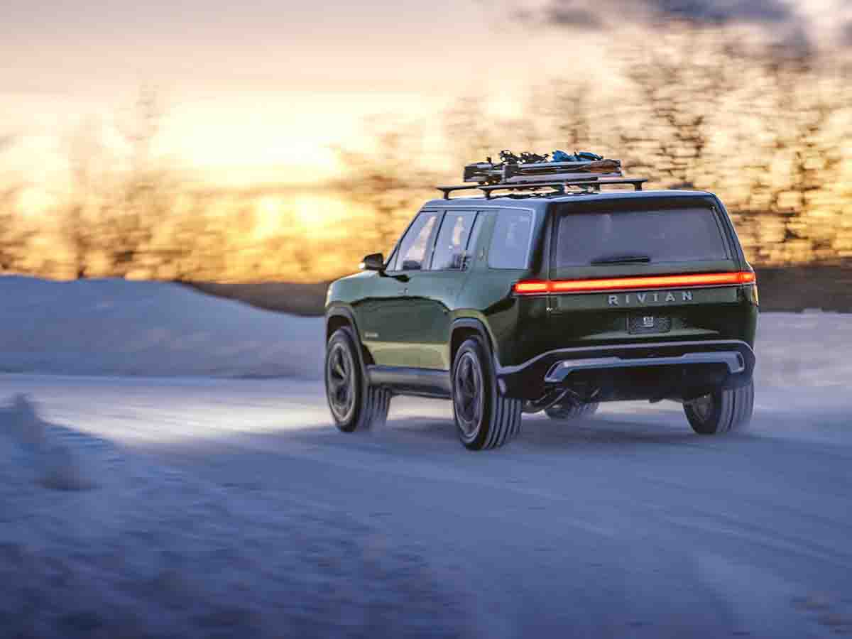 Rivian R1S Electric SUV 02