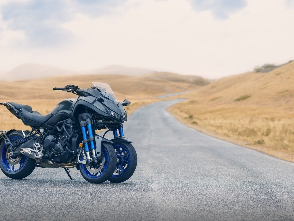 Yamaha Niken Granite Gray Lifestyle 003 03