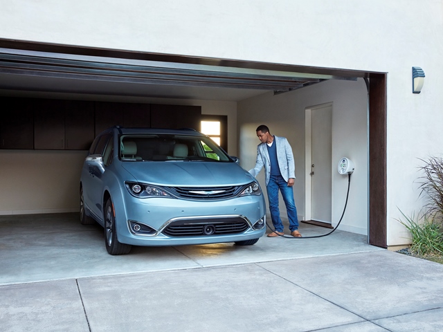 Chrysler Pacifica Hybrid Next Gen Uconncect