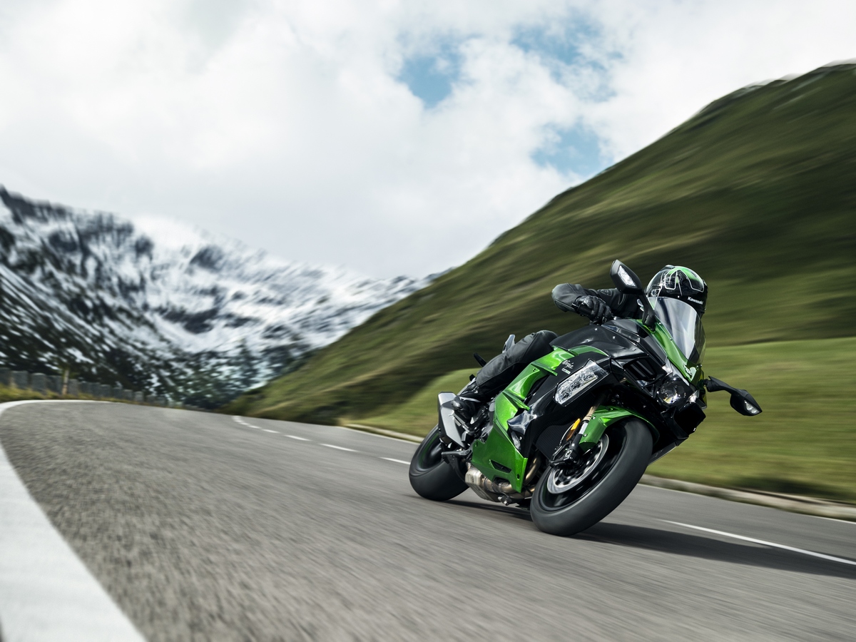 Hi 18MY Ninja H2 SX Angle 14