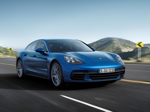 01 2017 Porsche Panamera