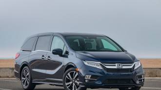 01-2018-Honda-Odyssey-Elite-Exterior-BB-KBB.jpg