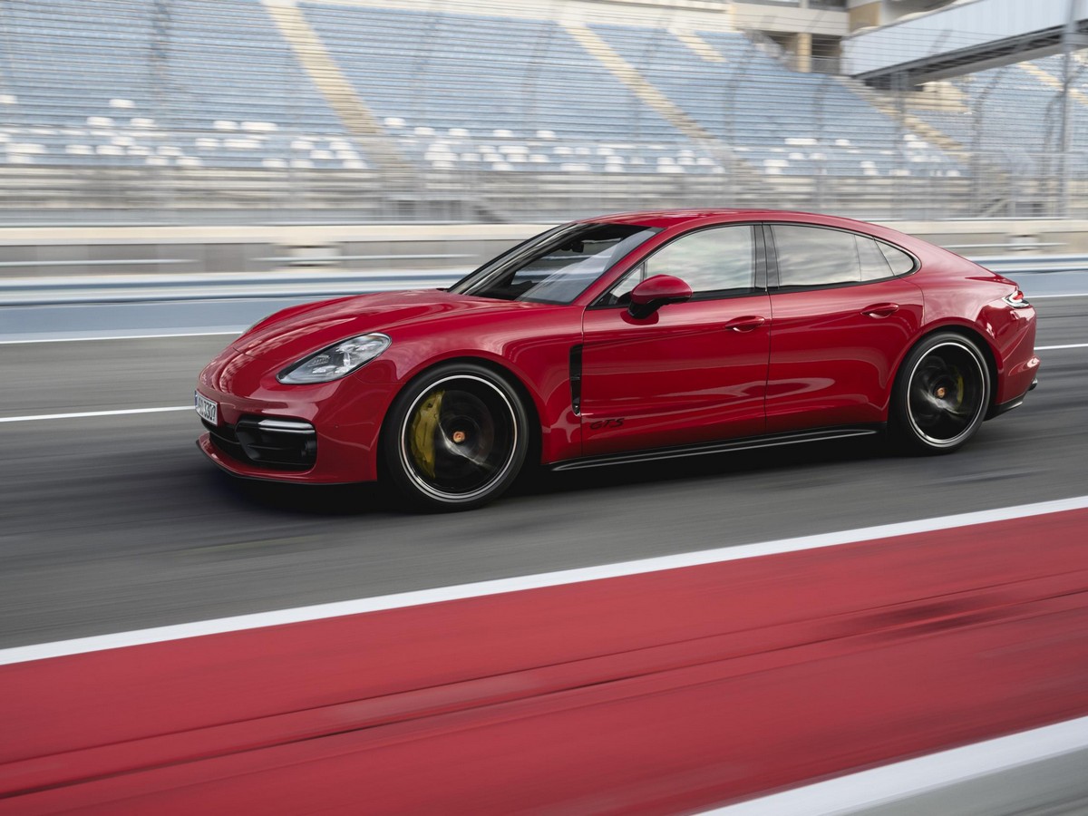 01 2019 Porsche Panamera Gts