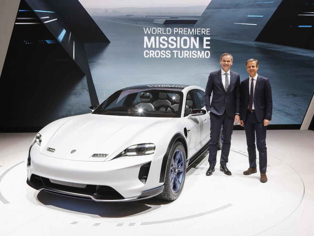 01 Porsche Mission E Cross Turismo Geneva