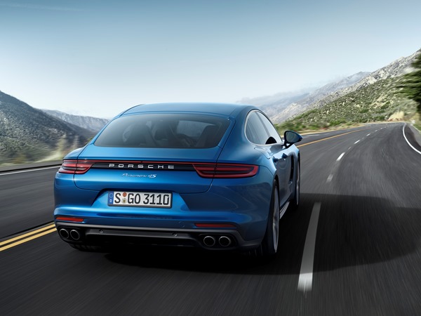02 2017 Porsche Panamera