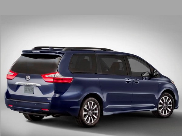 02 2018 Toyota Sienna