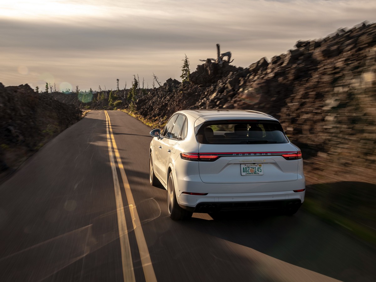 02 2020 Porsche Cayenne Turbo S Ehybrid