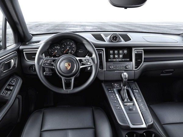 03 2017 Porsche Macan 4 Cylinder