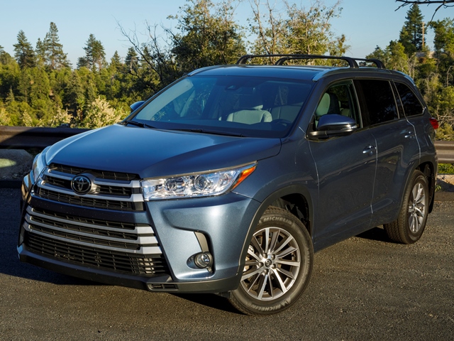 03 2017 Toyota Highlander Comparo