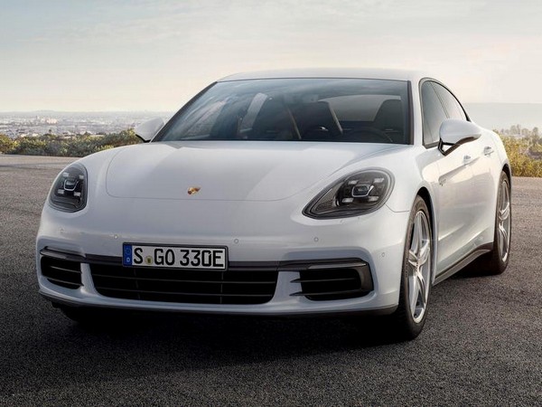 03 2018 Panamera 4 E Hybrid