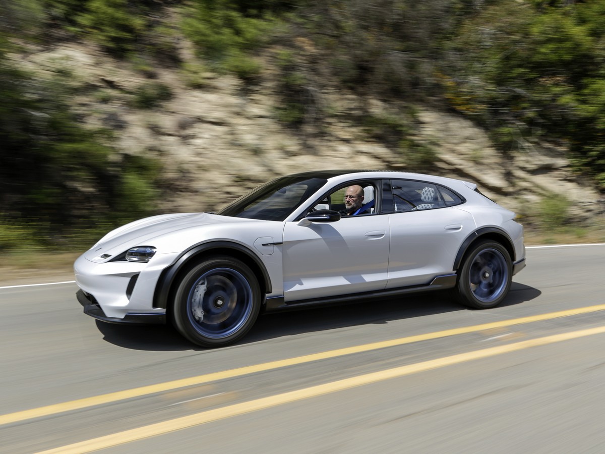 03 Porsche Mission E Cross Turismo Concept