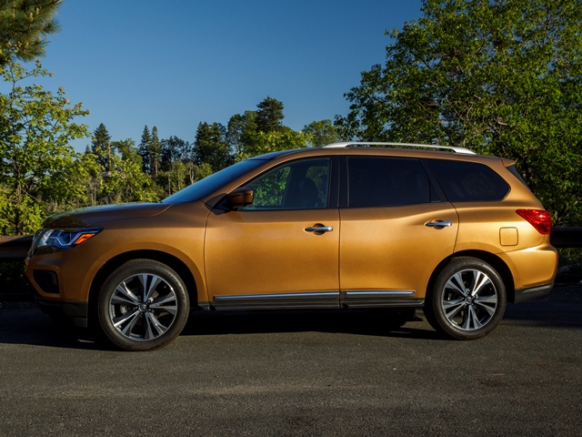 04 2017 Nissan Pathfinder Comparo