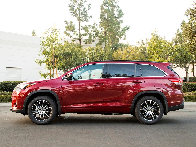 04 2017 Toyota Highlander Red FC