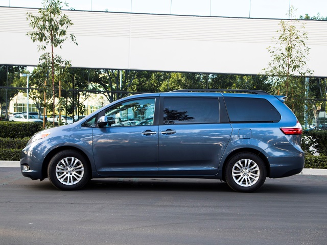 04 2017 Toyota Sienna FC
