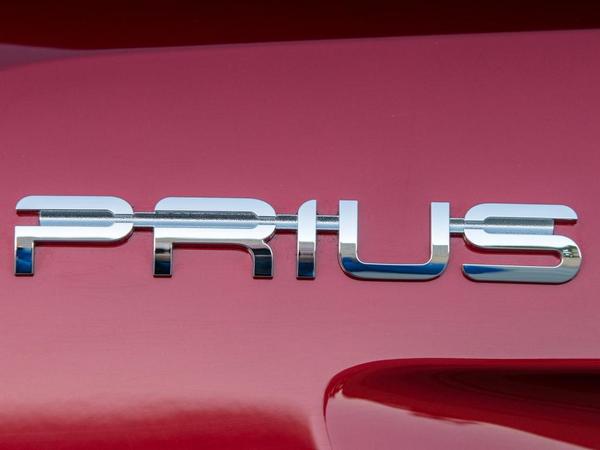 04 2106 Toyota Prius Crash Test