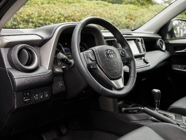 05 2017 Toyota Rav4 Comparo