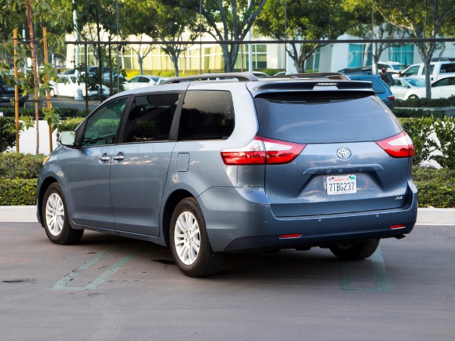 05 2017 Toyota Sienna FC