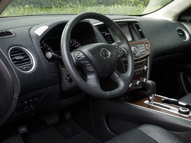 06 2017 Nissan Pathfinder Comparo