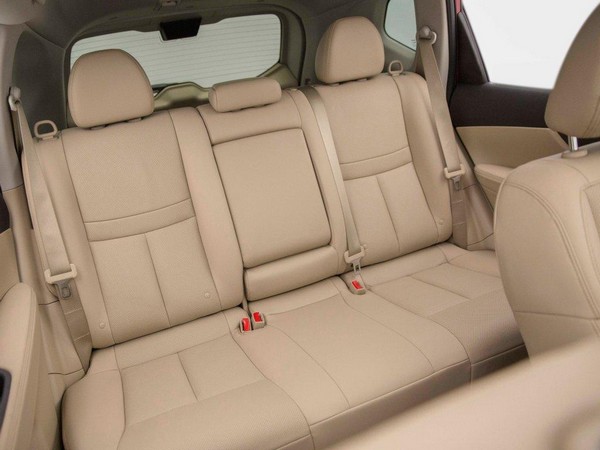 06 2017 Nissan Rogue Sl