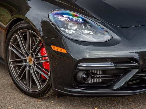 06 2017 Porsche Panamera