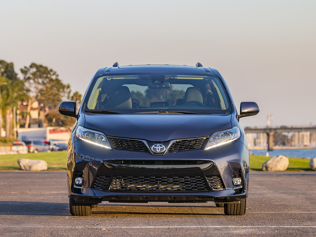 06 2018 Toyota Sienna SE Exterior KBB