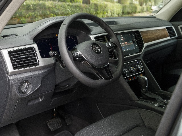 06 2018 Volkswagen Atlas Comparo